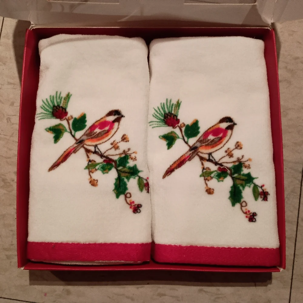 NEW Lenox Festive Holiday Christmas Bird Finger Tip Towels Set
